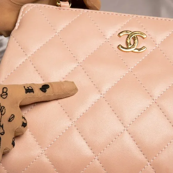 Extremely rare pink CHANEL bag - Picture 9 of 13